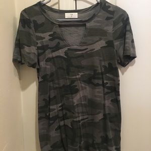 Keyhole Camo t.la Top